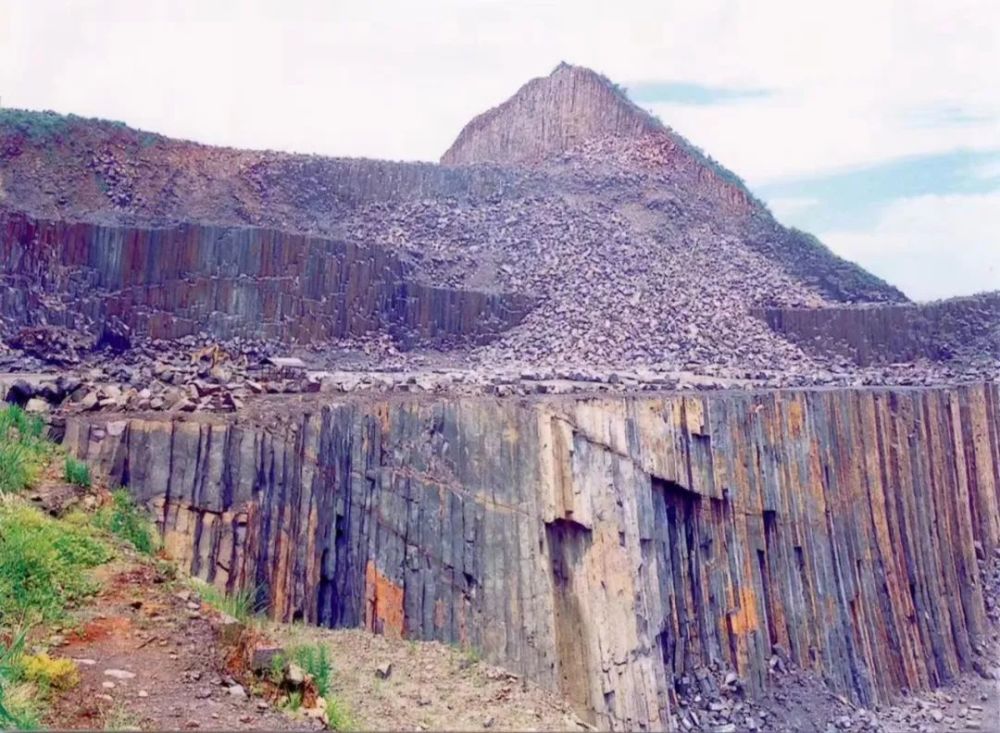 玄武岩矿山今与昔