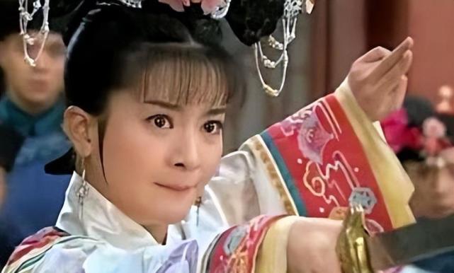 本是同一个小燕子,为啥黄奕版的就这么惨呢?新版处处都宠爱着