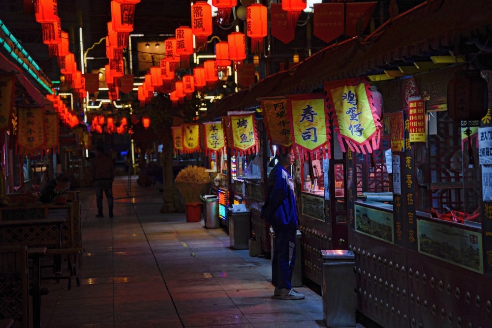 甘肃张掖极具人气的小吃街从白天热闹到晚上本地人也喜欢逛