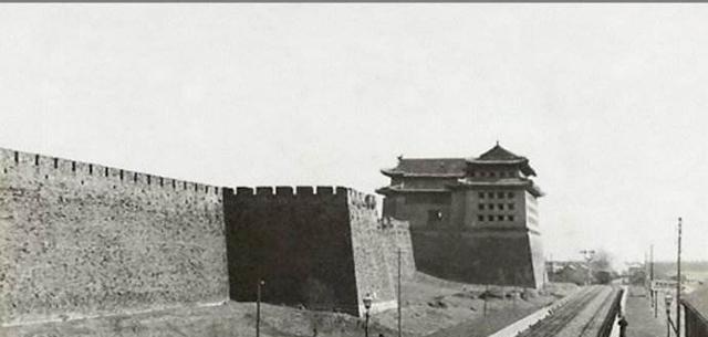 郭沫若坚持拆掉北京古城墙，林徽因反对撂狠话，多年后全部说中人音版七年级音乐上册2023已更新(网易/头条)
