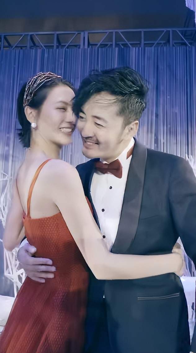 其实,李雅男的爱情故事并不是没有被记录,他与同为演员,模特的蒋菲菲