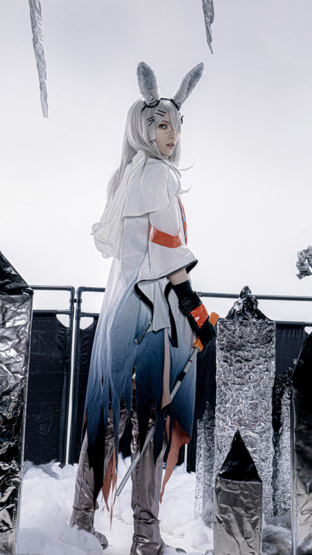 cos:明日方舟三周年霜星cos正片@爵冷