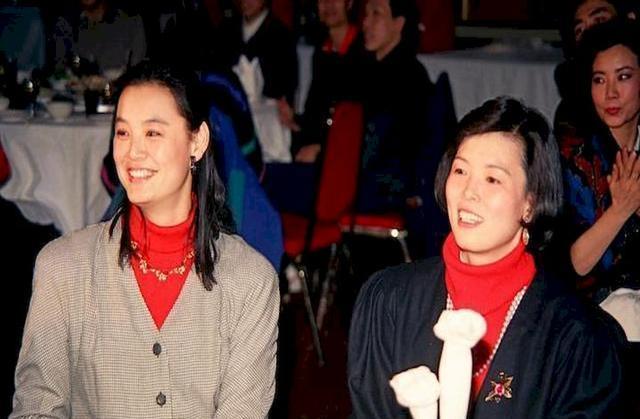 周晓兰功成名就后选择了辞职,和爱人前男排队员侯晓非一同前往美国