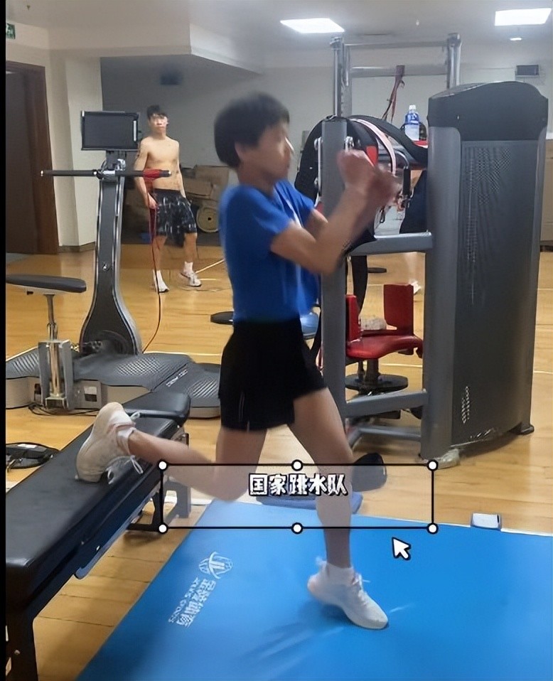 真拼全红婵最新苦练曝光肉眼可见长高锅盖头发型又抢镜了