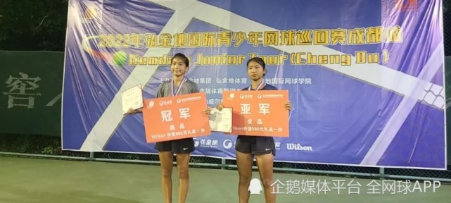 在半决赛,张雪桐克服连续作战的疲劳感击败赵一嘉后和韩雅冰会师,后者