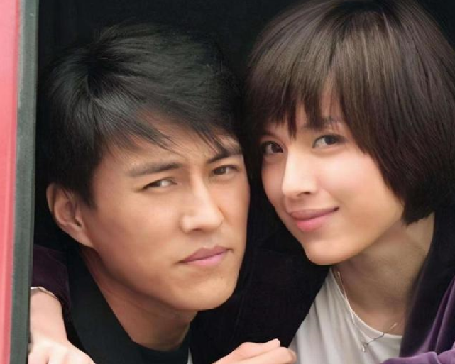 44岁靳东老婆,原来是不少人熟悉的她,如今生活让人十分羡慕