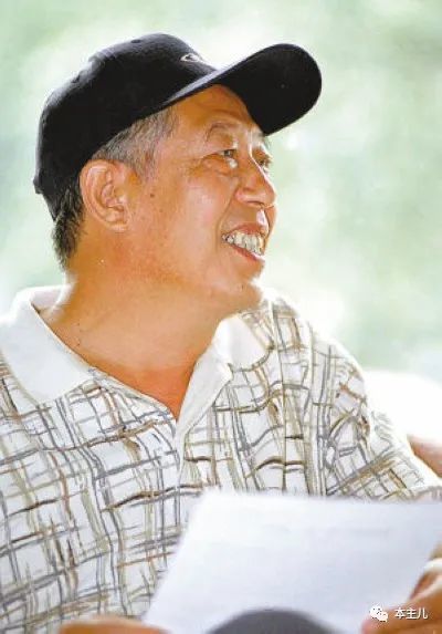 "傅明"文兴宇:9岁丧父,妻子比他小6岁,一天3包烟患癌去世