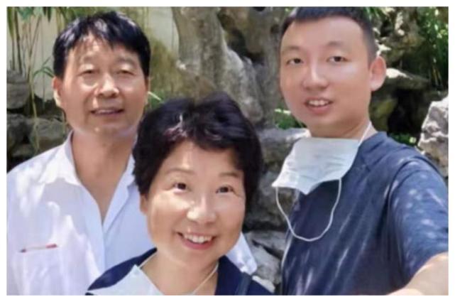 姚策也走了一年多了,只是挺同情楷楷这个孩子的,楷楷的是姚策的儿子