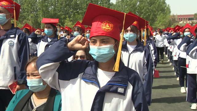 库车市第四中学举办成人礼——庆祝五四青年节