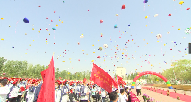 库车市第四中学举办成人礼——庆祝五四青年节