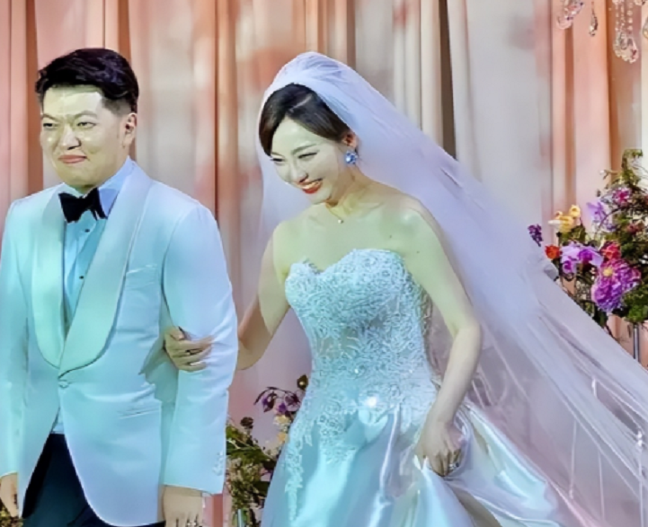 现年34岁的余声是安徽卫视的"一姐",她外表靓丽,主持功底又强,获得不