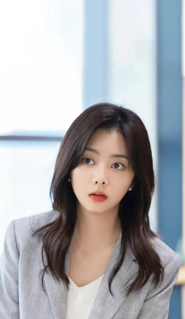 《请叫我总监》:谭松韵感情线坎坷,看着都替她愁!