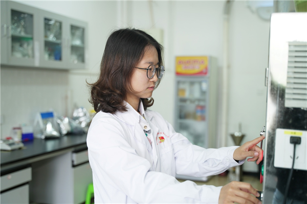 聚人才闯新路人才故事王欣颖一个95后的山地刺梨振兴梦