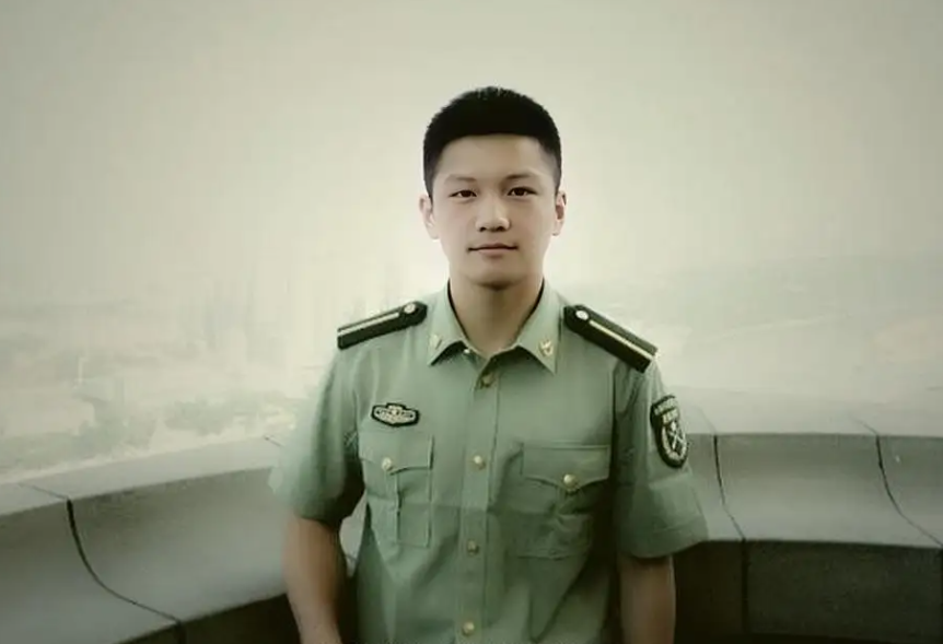 樊振东穿了11年的军装.以军人身份为原八一队和国家队争得了很多荣誉.