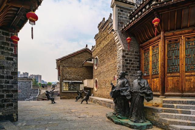 贵州铜仁中南门街网友戏称这是一座年轻的古城晚上人山人海