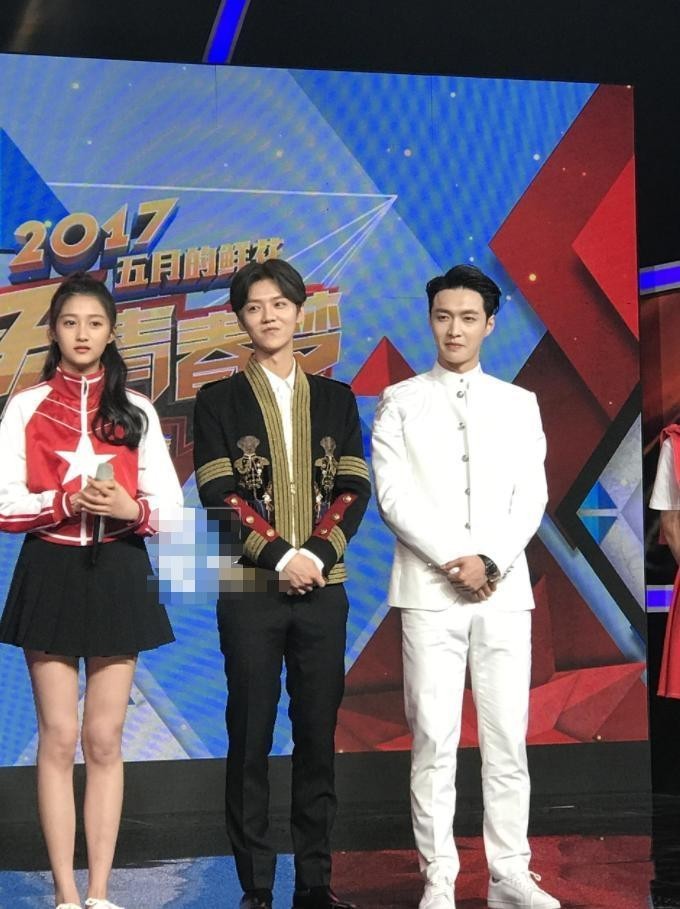 关晓彤和鹿晗站一起也太养眼了,虽然俩人身高没差多少,但挺般配插图8