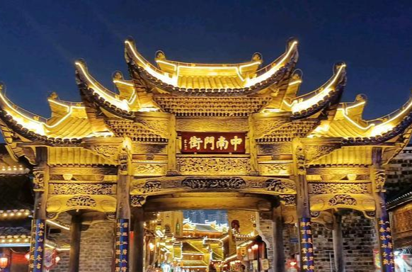 贵州铜仁中南门街网友戏称这是一座年轻的古城晚上人山人海