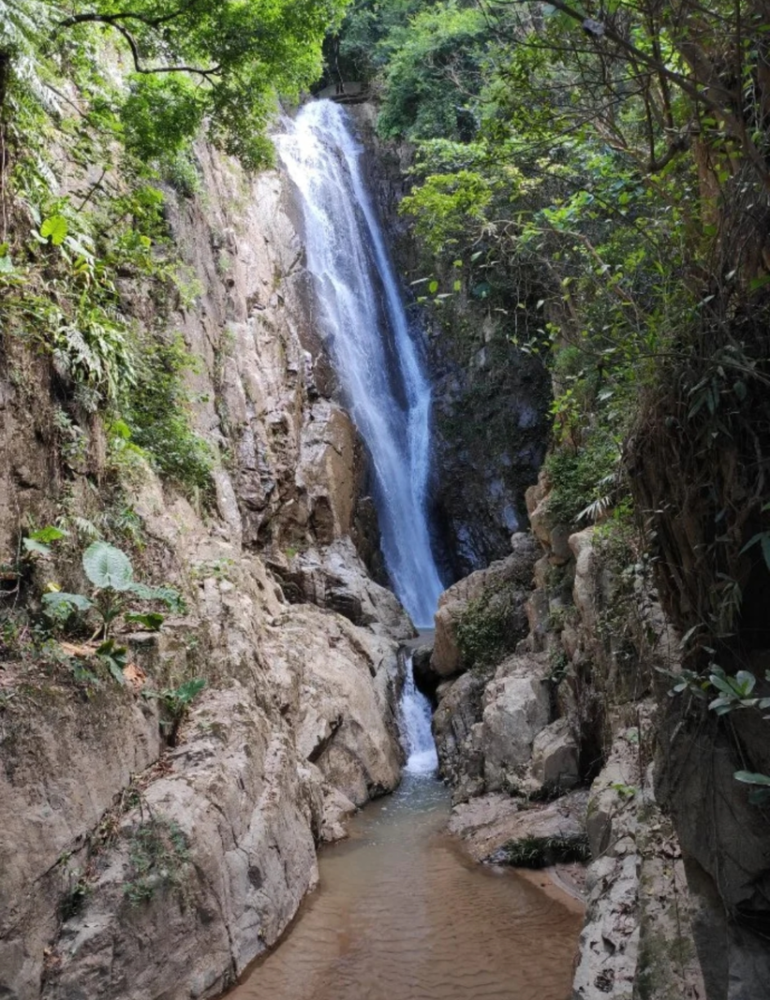玉林这个景区,天然瀑布,高山大草地,风景绝佳,快约起!