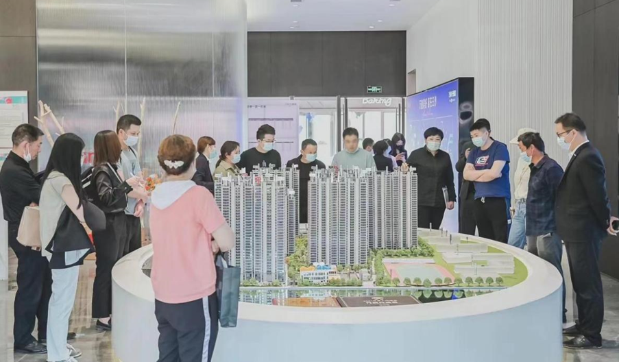 武汉楼市观察｜热销真假难辨！涨价、打折并存，还有楼盘关门放假_腾讯新闻