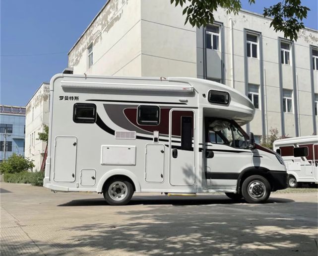 1成都非遺房車展:羅曼特斯c100房車,雙層地板水電無憂