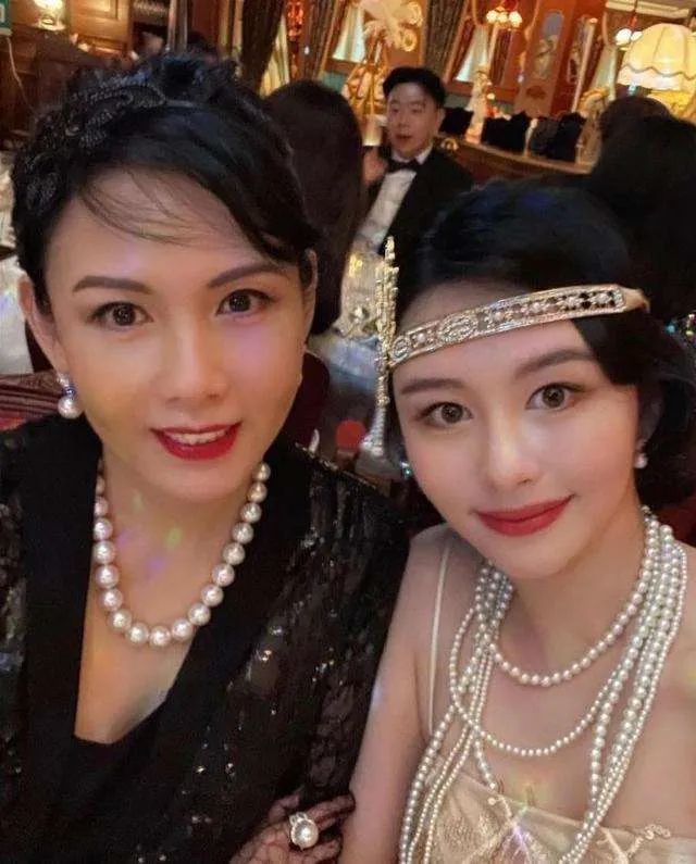 邱淑贞女儿的“千金风”，这谁顶得住？