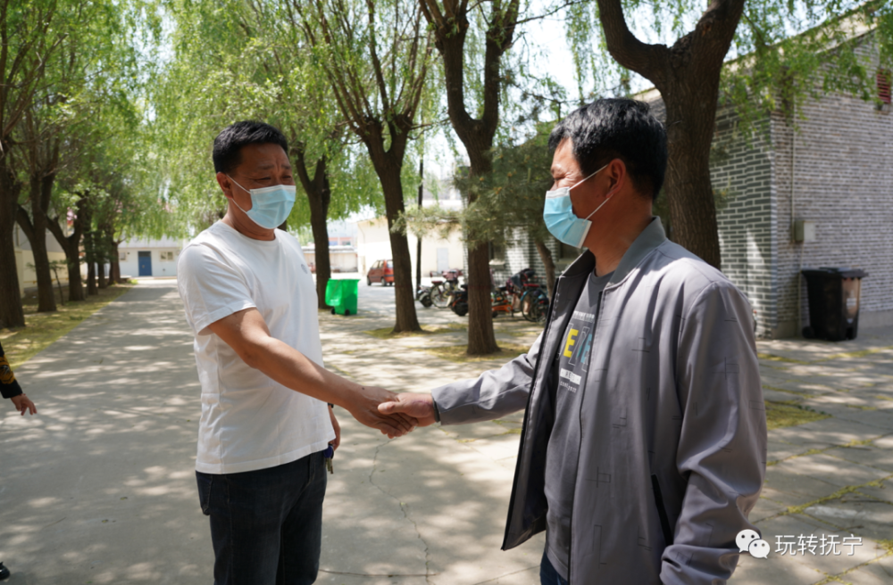 孩子向张校长表示了感谢,从中我们也了解到,自张校长调任抚宁四中以来