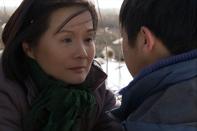 63岁老戏骨吴冕再度走红与丈夫双向奔赴相伴42年恩爱如初