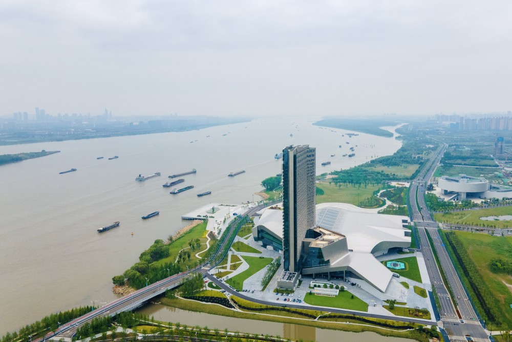 南京江北新区滨江步道,扬子江风光旖旎,核心区地标建筑古今交融_腾讯