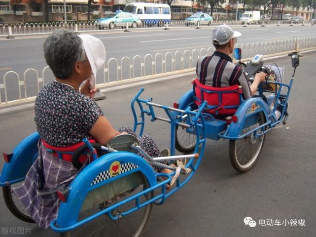 自帶雨棚的3款半封閉三輪車,能上牌,最高續航200km,適合老人