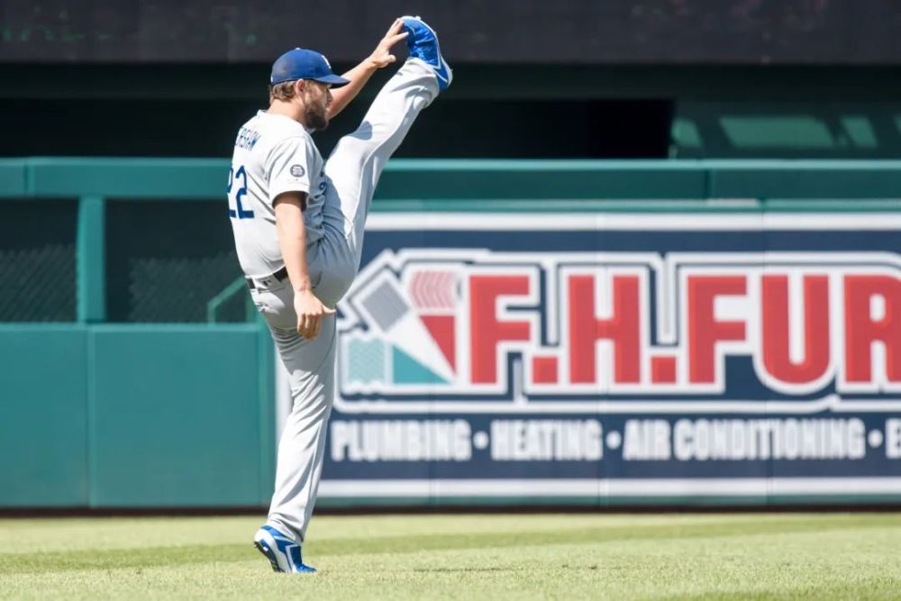 For the ace who has it all: Clayton Kershaw's primo pickoff move