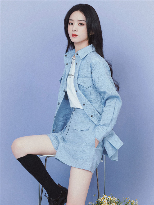 被赵丽颖惊艳到了,穿衬衫搭配百褶裙优雅大气,笑起来十分迷人!插图5