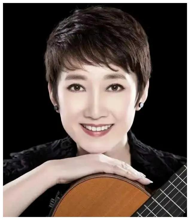 成方圆和王刚离婚21年,各自活出了怎样的人生?_腾讯新闻