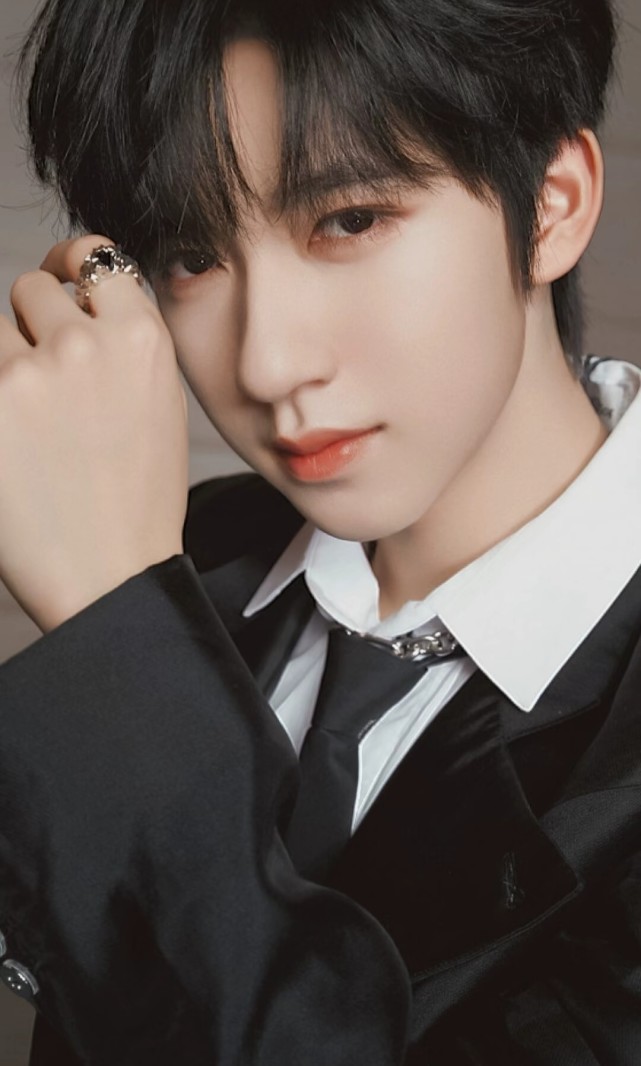 贺峻霖氛围感壁纸头像图片照片1