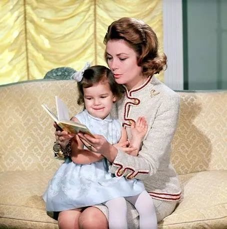 grace kelly in chanel1970 年代,grace kelly 的女儿 caroline 公主
