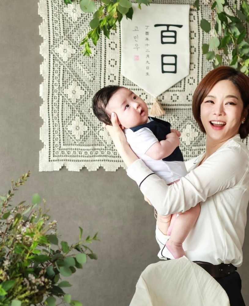 蔡琳晒单亲家庭的日常,与儿子用渔网互相罩住头,嬉笑打闹像朋友_腾讯