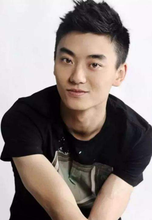 陈月末:机械专业毕业,29岁进军演艺圈,如今被称为"男版baby"