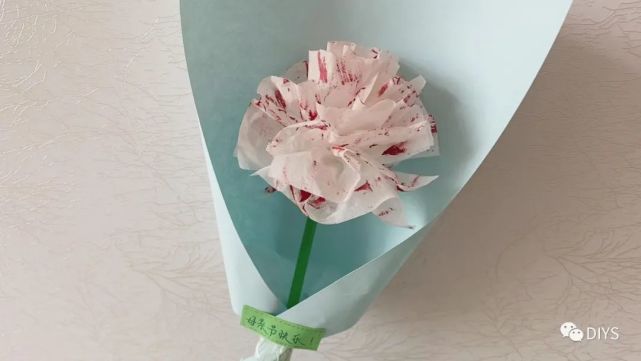母亲节教你如何用纸巾制作康乃馨