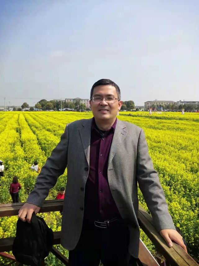 望他山高晓辉我只想活成一只蚂蚁匍匐在大地上