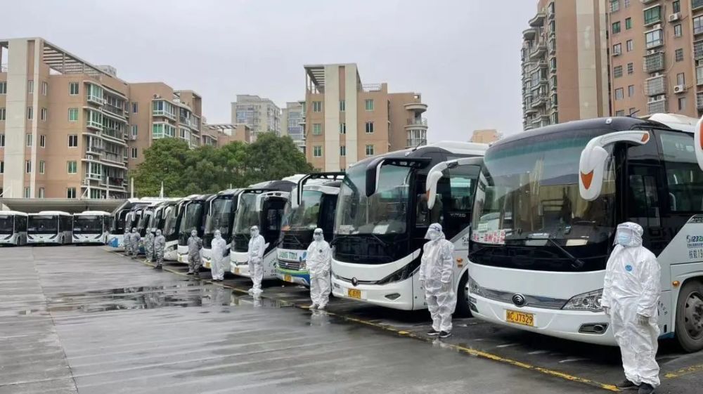 温州交运洞头公司闻令而动,迅速成立核酸检测样本转运专班,每天安排14