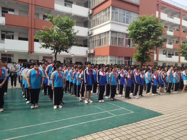 桂林市第十一中学"培育劳动精神,共建安全校园,讴歌青春年华"主题教育