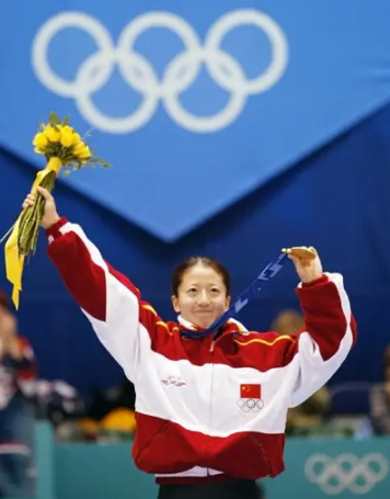 中国冬奥会历史上第一枚金牌,大杨扬02年冬奥会突破摘金!