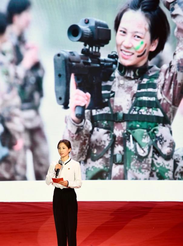 2022年3月,沈梦可亮相浙江省湖州市女兵役前训练场"变身"女兵役前