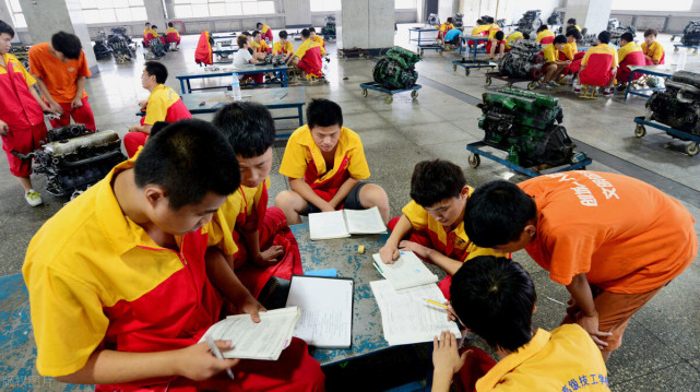 蓝翔技校怎么了?女儿举报妈妈,妻子举报丈夫.网友:都是钱惹的