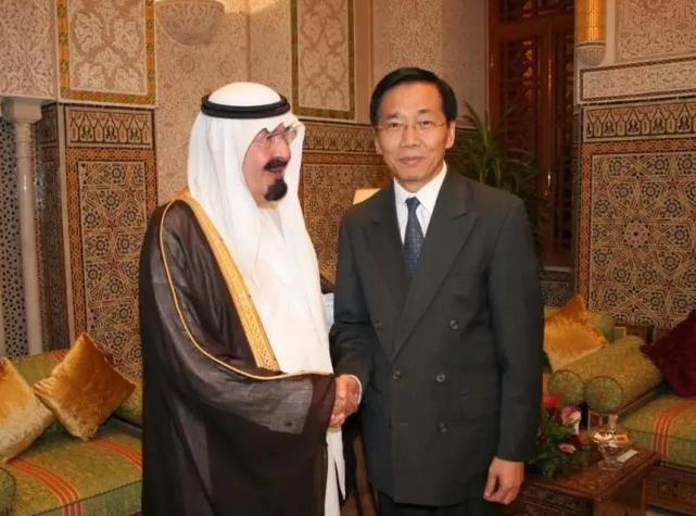 驻伊拉克大使杨洪林有多牛?带着机枪,穿越生死线解救8名同胞