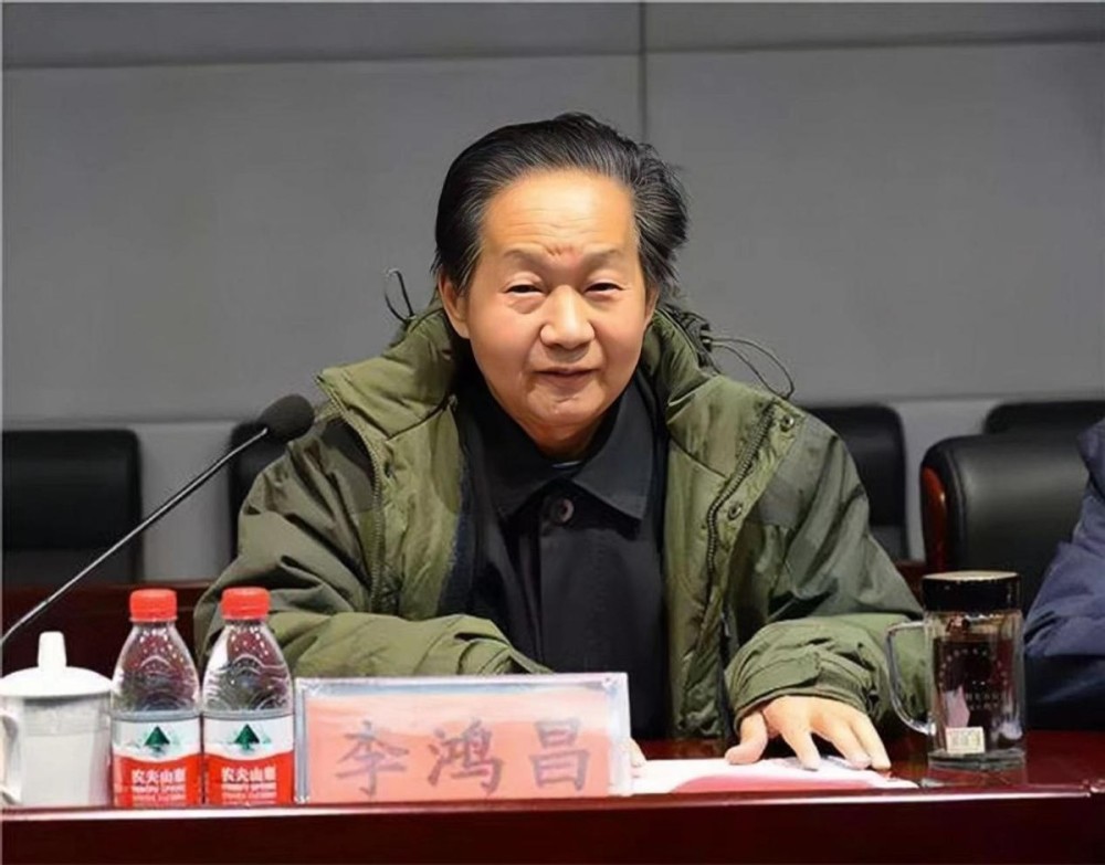 所以,唐僧的西行之路,不仅有师徒三个的保护,还有李鸿昌这个"大救星"