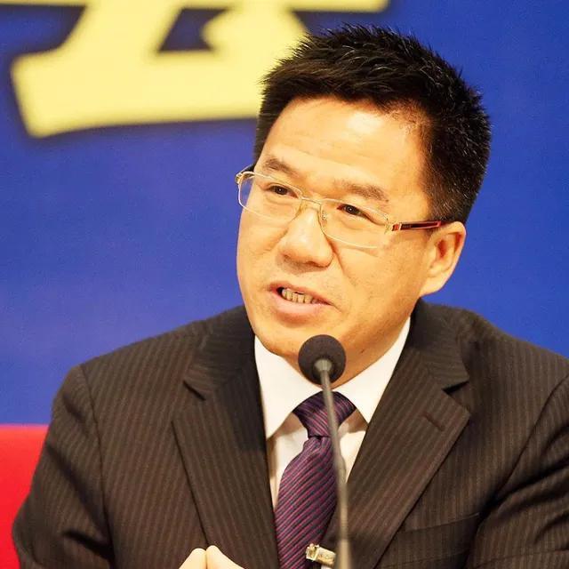 吴小平痛斥马光远,遭对方猛烈回击!网友:两名人攻击很丢人