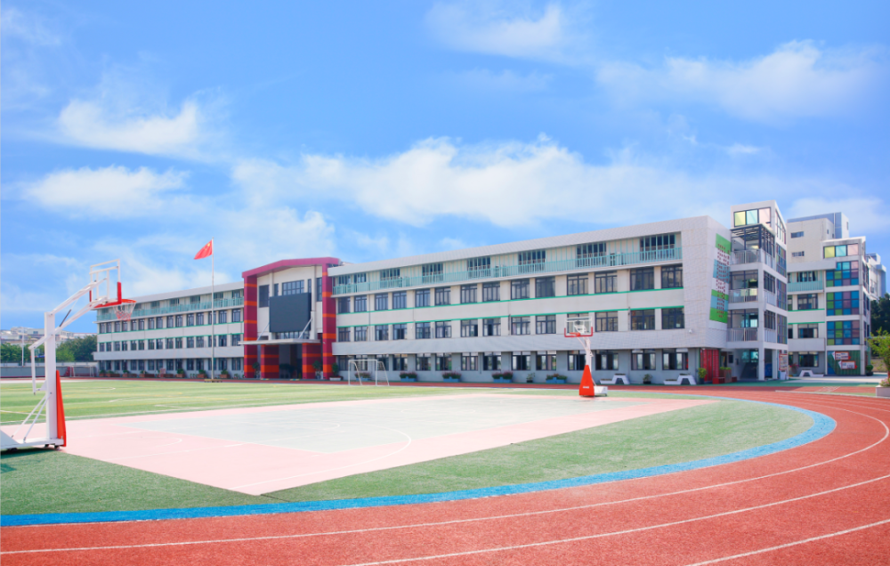 厦门市火炬学校信成校区教室一角火炬学校信成校区现在是学校的初中部