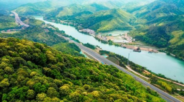 它是大广高速南康至龙南段复线,即将投用,届时新旧高速达10车道