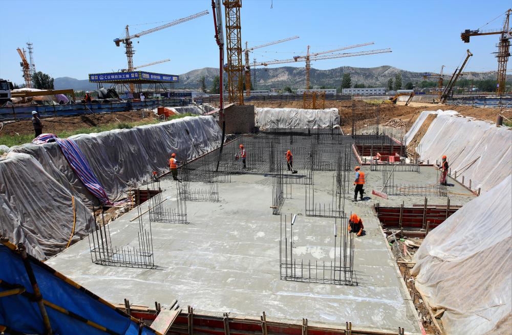 中铁一局萧县乡村振兴项目首座楼栋筏板基础完成浇筑