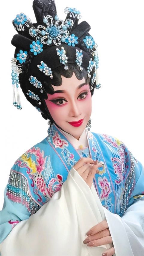 像陈韵玲这样的中国戏曲人,正通过寻找新的舞台,来